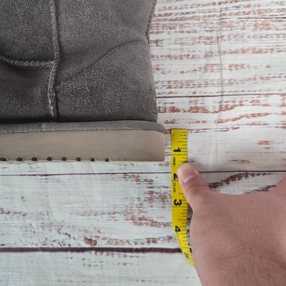 Koolaburra By UGG Womens Short Boots Gray Suede Size 9 Casual Cozy Warm Casual - Picture 9 of 9